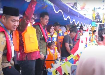 Bupati Jepara Pimpin Larungan Kepala Kerbau di Pesta Lomban 2025