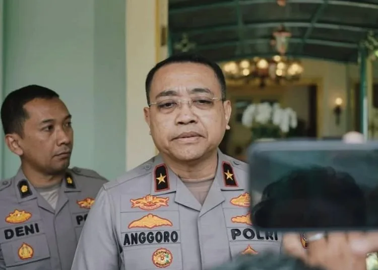 Kapolda DIY Inspektur Jenderal Anggoro Sukartono di Gedhong Wilis, Kompleks Kepatihan, Yogyakarta, Jumat, 21 Maret 2025. (Instagram ditpolairud-poldadiy/Lingkar.news)