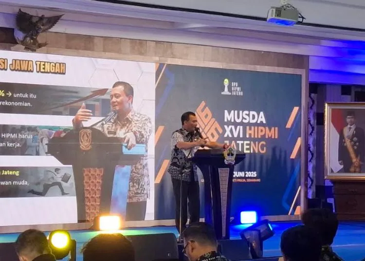 Gubernur Jawa Tengah Ahmad Luthfi saat membuka Musyawarah Daerah (Musda) ke-XVI HIPMI Jawa Tengah di Gradhika Bhakti Praja, Selasa, 17 Juni 2025. (Rizky Syahrul/Lingkar.news)