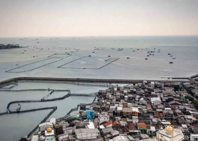 FOTO UDARA: Permukiman nelayan yang dilindungi tanggul laut di Kawasan Kampung Bahari Tambaklorok, Tanjung Mas, Semarang, Jawa Tengah, Kamis, 12 Juni 2025. (Antara/Lingkar.news)