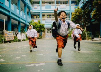 Kebijakan Sekolah di Jabar Masuk Pukul 06.00, DPR: Tolong Kaji Lebih Dalam