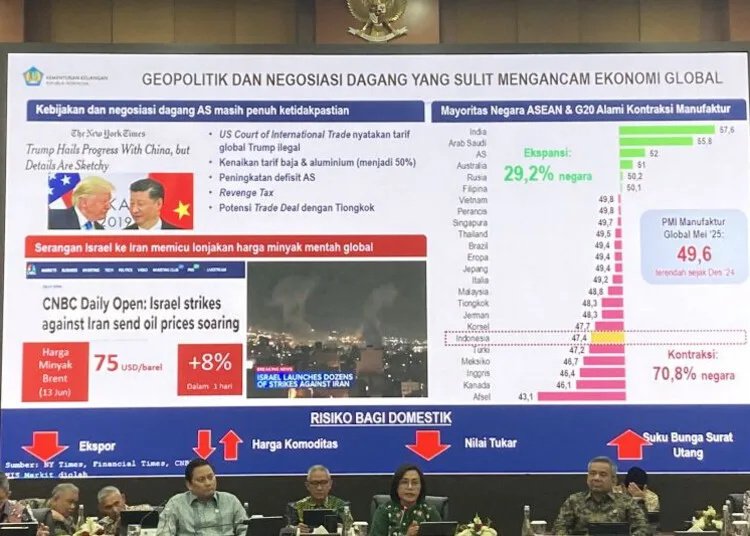 Menteri Keuangan Sri Mulyani Indrawati memaparkan laporan kinerja APBN dalam konferensi pers APBN KiTa Edisi Juni 2025, di Jakarta, Selasa, 17 Juni 2025. (ANTARA/Lingkar.news)