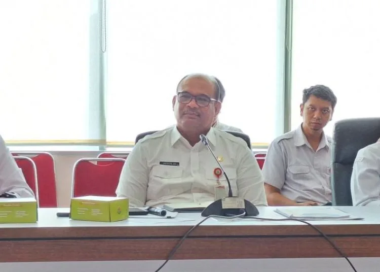 Direktur Jenderal Bina Administrasi Kewilayahan Kementerian Dalam Negeri (Kemendagri) Safrizal Zakaria Ali memberikan keterangan kepada wartawan di kantor Kemendagri, Jakarta, Rabu, 11 Juni 2025. (Antara/Lingkar.news)