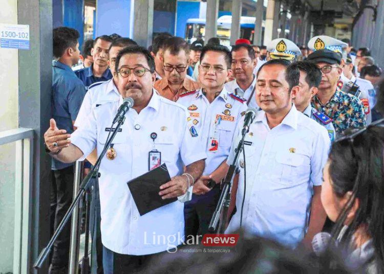 Wakil Gubernur DKI Jakarta, Rano Karno, meresmikan rute baru bus Transjabodetabek Lebak Bulus-Sawangan di Lebak Bulus, Rabu, 4 Juni 2025. (Ceppy Bachtiar/Lingkar.news)