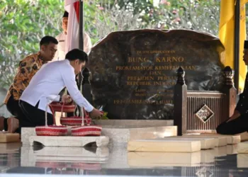 Kunjungi Blitar, Gibran Sempatkan Ziarah ke Makam Bung Karno