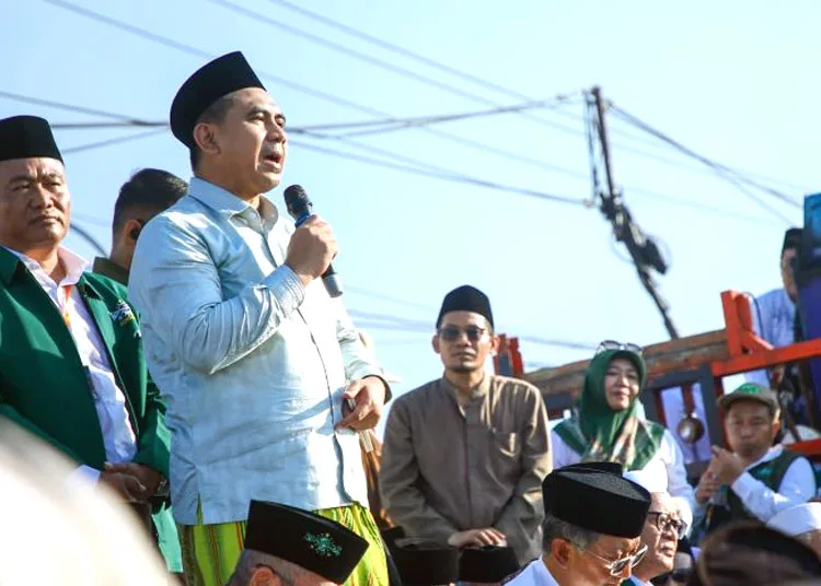 Wakil Gubernur Jawa Tengah Taj Yasin Maimoen saat mengikuti istighatsah kemanusiaan yang digelar di Kecamatan Sayung, Kabupaten Demak, Minggu (15/6/2025). HO PEMPROV JATENG