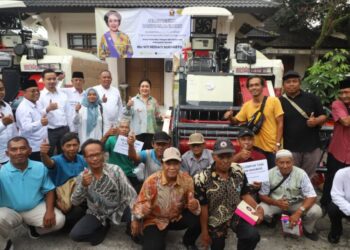 Titiek Soeharto Serahkan Bantuan Alsintan kepada Petani di Sleman