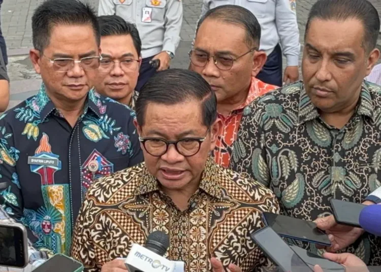 Gubernur DKI Jakarta Pramono Anung Wibowo memberi keterangan usai meninjau langsung kawasan Pasar Baru, Jakarta Pusat, Kamis, 19 Juni 2025. (ANTARA/Lingkar.news)