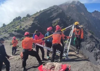 Kronologi Evakuasi Wisatawan Asal Brazil yang Jatuh di Gunung Rinjani