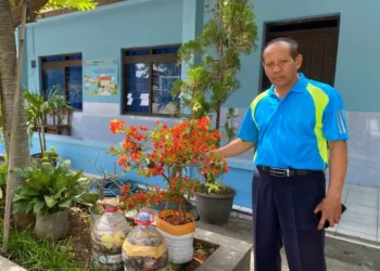 Lestarikan Lingkungan, SD 1 Pasuruhan Kidul Kudus Ajak Siswa Budi Daya Tanaman Hias
