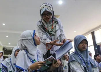 Beban Guru Mengajar Dipangkas Jadi 16 Jam Tatap Muka dalam Seminggu