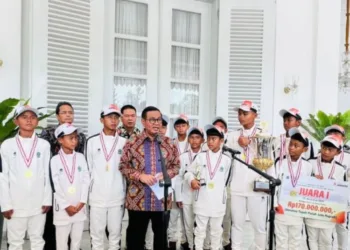 Juarai Dana Cup, Pramono Janji Beri Uang Saku Tim Sepak Bola U-12