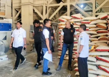 Kasus Oplosan Mencuat, Distributor dan Produsen Beras di Situbondo Disidak
