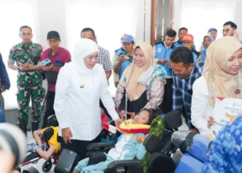 Khofifah Salurkan Berbagai Bantuan Senilai Rp 6,748 Miliar di Bojonegoro