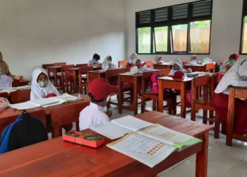 Terjerat Dugaan Pungli Seragam, Kepsek SD di Tangsel Terancam Dicopot