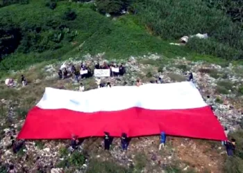 Darurat Sampah! Mapala Banten Kibarkan Bendera di TPA Bangkonol