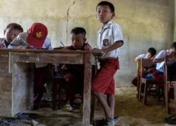 Memprihatinkan, Siswa SD di Pandeglang Belajar di Kelas Berlantai Tanah