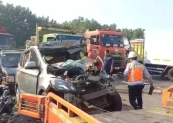 Mobil Tabrak Truk di Tol Jombang-Mojokerto, 3 Orang Tewas