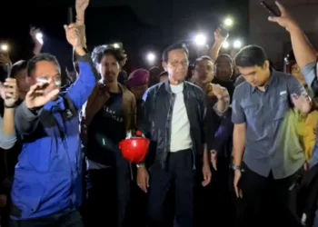 Sultan Temui Pendemo Dini Hari, Ajak Berdemokrasi Tanpa Kekerasan