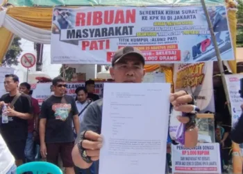 Warga Pati Jalan Kaki ke Kantor Pos Kirim Surat untuk KPK, Begini Isi Suratnya