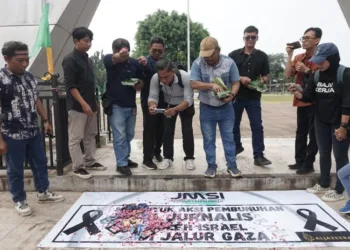 JMSI Batang Gelar Aksi Solidaritas untuk Jurnalis yang Gugur di Gaza