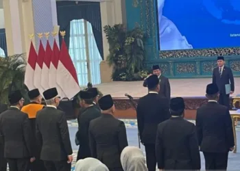 Prabowo Lantik 8 Pejabat Tinggi Negara, Kepala BNPT hingga Wakil Ketua MA