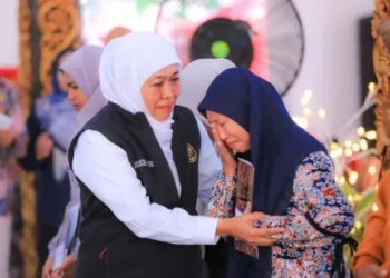 Salurkan Bansos di Sumenep, Khofifah: Jangan untuk Judol