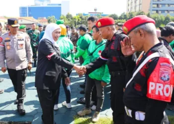 Khofifah Ajak Masyarakat Hidupkan Kembali Siskamling Jaga Jatim Tetap Kondusif
