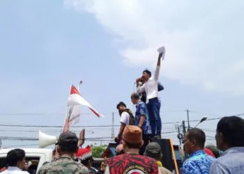 Blokade Jalan, Warga Kramatwatu Serang Demo Tolak Truk ODOL Melintas