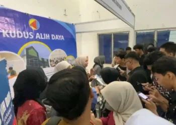 Hari Pertama Job Fair Kudus 2025 Diserbu Ribuan Pencari Kerja