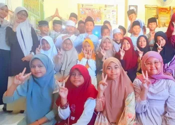 Hari Santri, Siswa SD/SMP di Situbondo Wajib Kenakan Busana Muslim