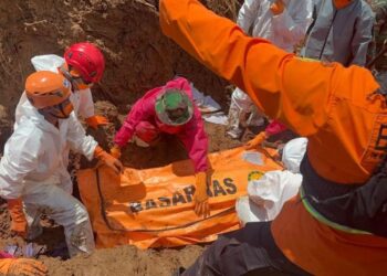 2 Korban Longsor Cilacap Ditemukan Tewas Tertimbun Material 14 2 Korban Longsor Cilacap Ditemukan Tewas Tertimbun Material