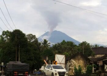 Gunung Semeru Erupsi, Ratusan Pendaki Dievakuasi