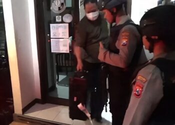 KPK Angkut 2 Koper Dokumen dari Kantor Kontraktor Proyek Monumen Reog Ponorogo