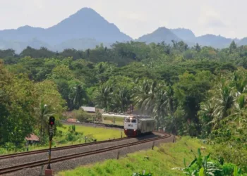Presiden Prabowo Ingin Bangun Jalur Kereta Api di Luar Pulau Jawa