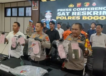 2 Pembunuh Sopir Taksi Online di Tol Jagorawi Ditangkap saat Semedi di Makam