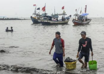 Cuaca Ekstrem Intai Laut Jawa, Nelayan Jepara Diimbau Waspada