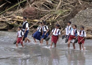 Prabowo Targetkan Bangun 300 Ribu Jembatan untuk Siswa di Pelosok