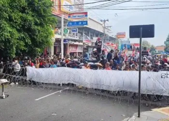 Teguh dan Botok Ditahan, Rombongan AMPB Bertolak ke Polda Jateng