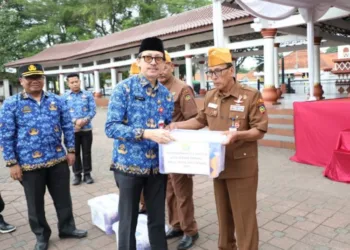 Hari Pahlawan 2025, Puluhan Veteran di Serang Terima Bansos Paket Sembako