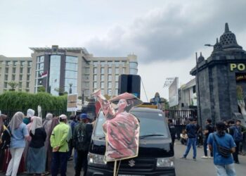 Massa Demo Polda Jateng, Tuntut Hentikan Kriminalisasi Petani