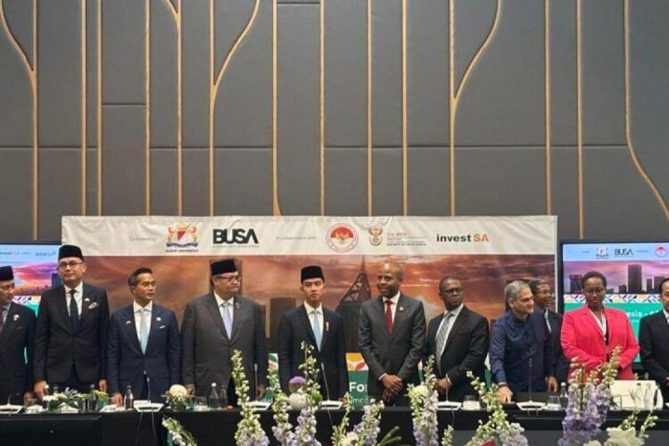 Wakil Presiden RI Gibran Rakabuming Raka menghadiri Indonesia-Afrika CEO Forum
di Johannesburg, Afrika Selatan, Jumat sore waktu setempat (21/11/2025).
ANTARA/Mentari Dwi Gayati/pri.