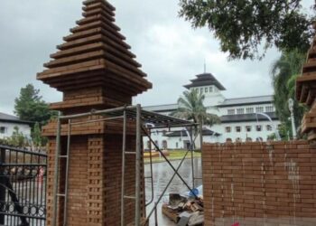 DPRD Jabar Soroti Ironi Anggaran Gapura Gedung Sate dan Minimnya Pelestarian Situs