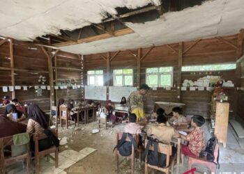 Dedikasi Armani, 17 Tahun Mengajar di SD Tanpa Fasilitas Memadai