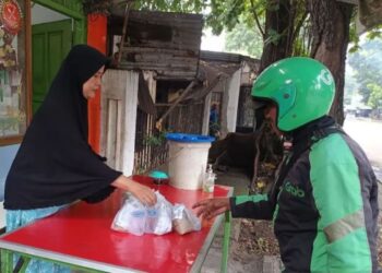 Aksi Pedagang Warteg di Jakarta Tolak Larangan Jual Rokok Raperda KTR