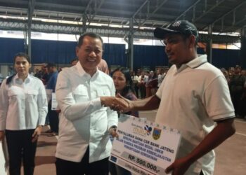 Ratusan PKL di Kudus Terima Bantuan Tenda dan Modal Usaha, Total Rp570 Juta