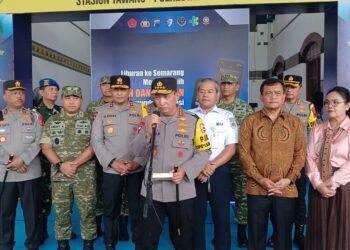 Kapolri Cek Kesiapan Pengamanan dan Pelayanan Nataru di Stasiun Tawang Semarang