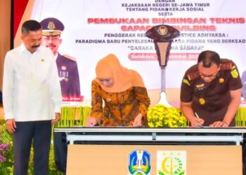 Khofifah Teken MoU Pidana Kerja Sosial: Kades Disiapkan Jadi Juru Damai