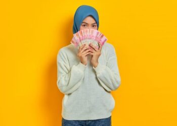 Khofifah Tetapkan UMK Jatim 2026, Paling Rendah Situbondo Rp2,48 Juta