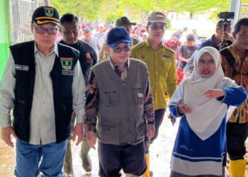 Kemendikdasmen Beri Tunjangan Rp2 Juta untuk Guru di Wilayah Bencana Sumatra